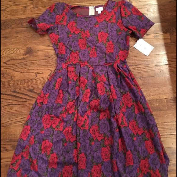 NWT LuLaRoe Amelia vestido morado y rojo: Mediano