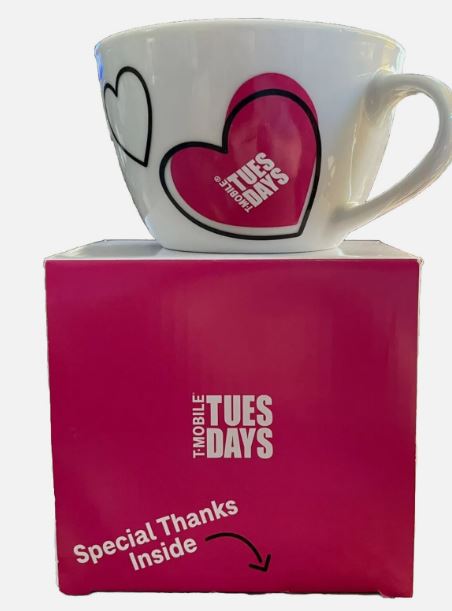 Taza de café/cacao T-Mobile Tuesdays Hearts, nueva en caja